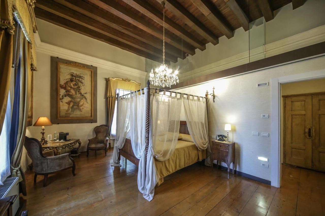 Relais Castello Bevilacqua Exteriör bild