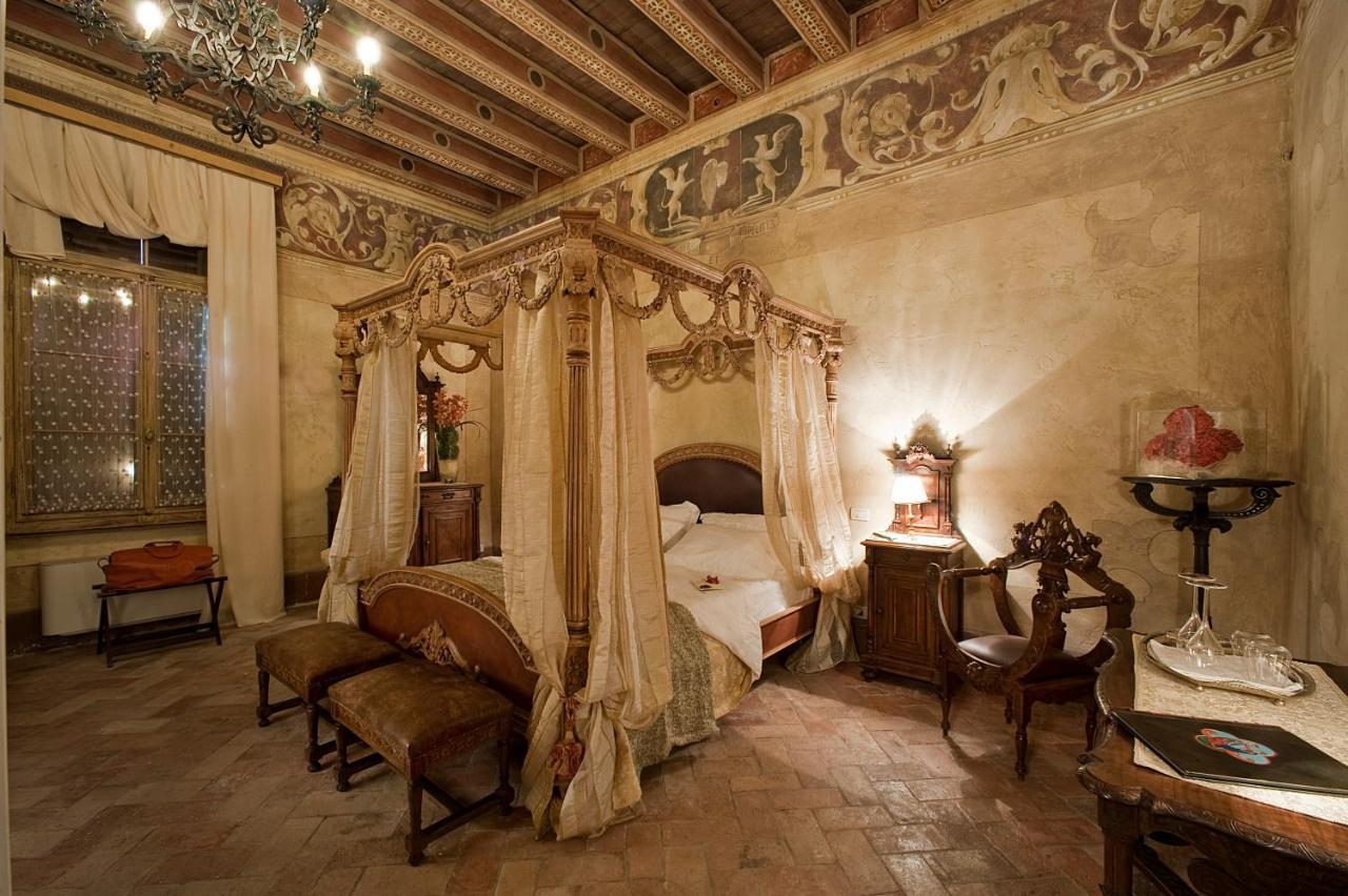 Relais Castello Bevilacqua Exteriör bild