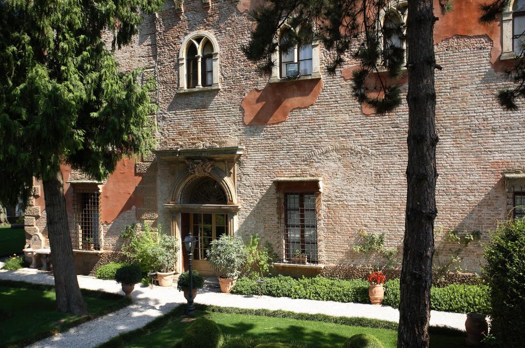 Relais Castello Bevilacqua Exteriör bild