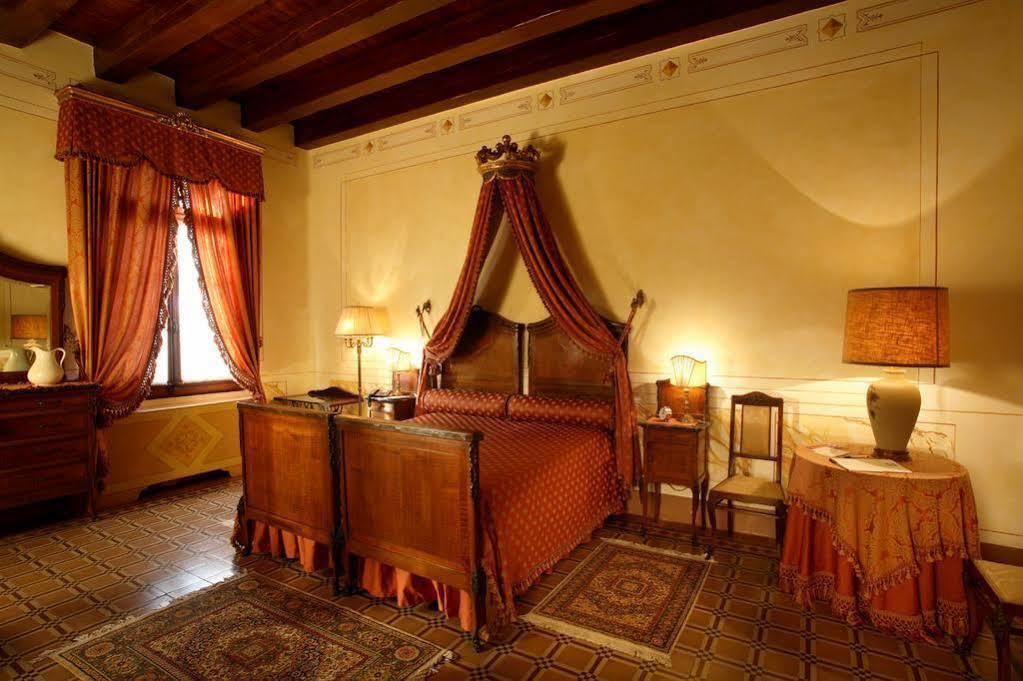 Relais Castello Bevilacqua Exteriör bild