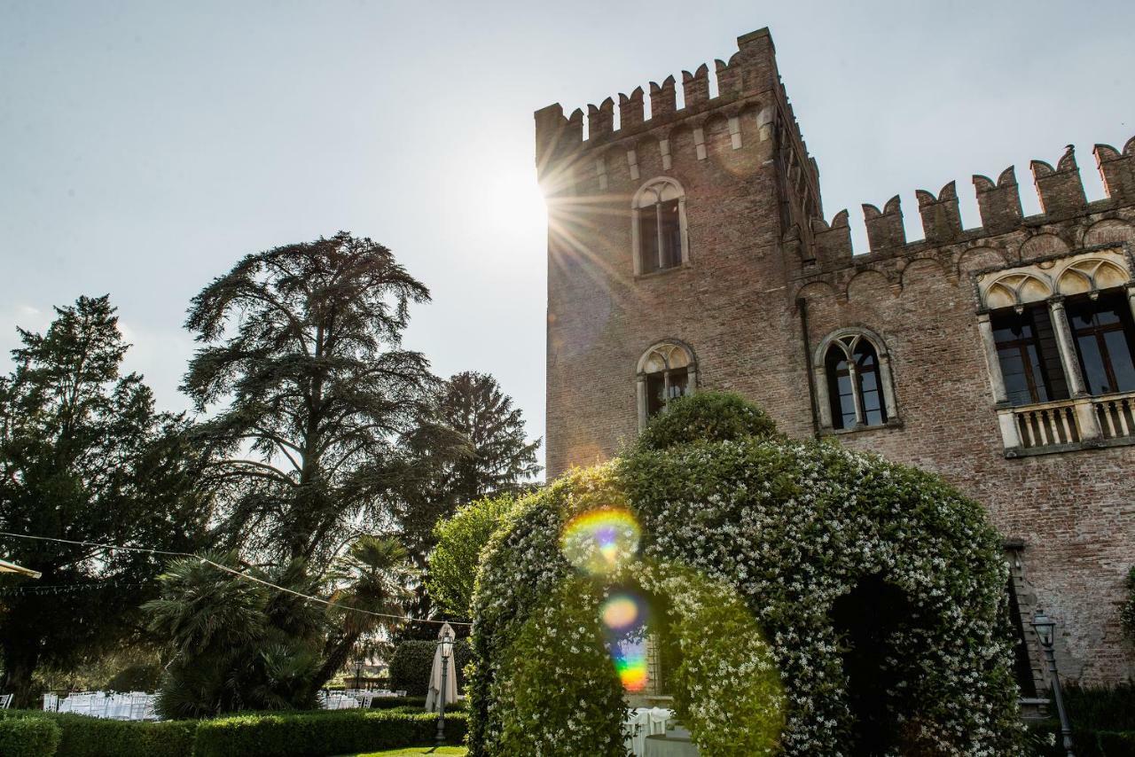 Relais Castello Bevilacqua Exteriör bild